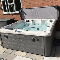 Orca Leisure Swan Boro 2 - 6 Person Hot Tub - FREE INSTALLATION