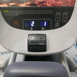 Refurbished Precor AMT 885 Openstride - V7 Software (TV/Internet Features) Cardio
