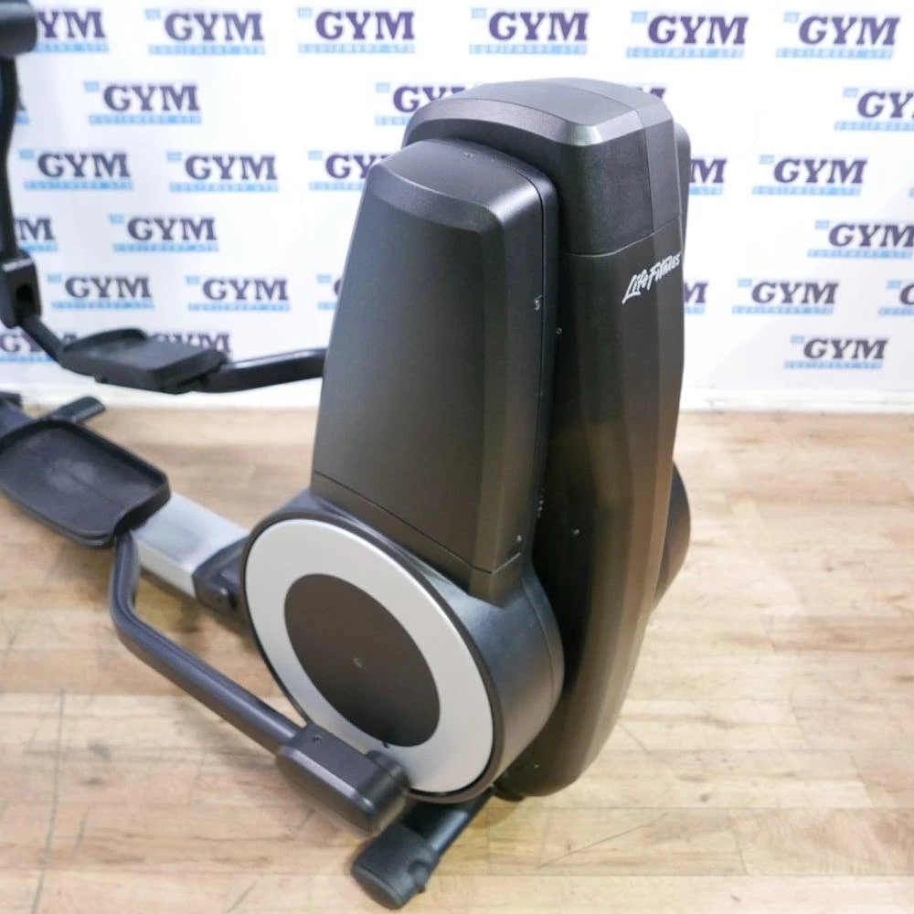 Refurbished Life Fitness 95X Elevation Series Discover SE Cross Trainer Cardio