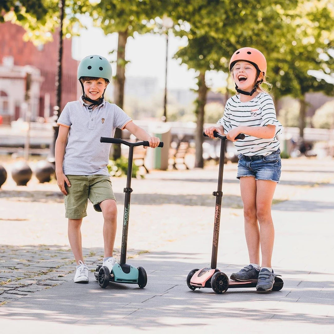 Scoot & Ride Highway Kick 5 LED Scooter Leisure